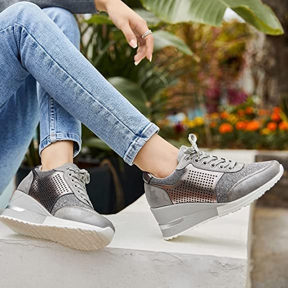 Amelia - Stylische orthopädische Turnschuhe mit elegantem hohen Absatz und bequemem Keilabsatz