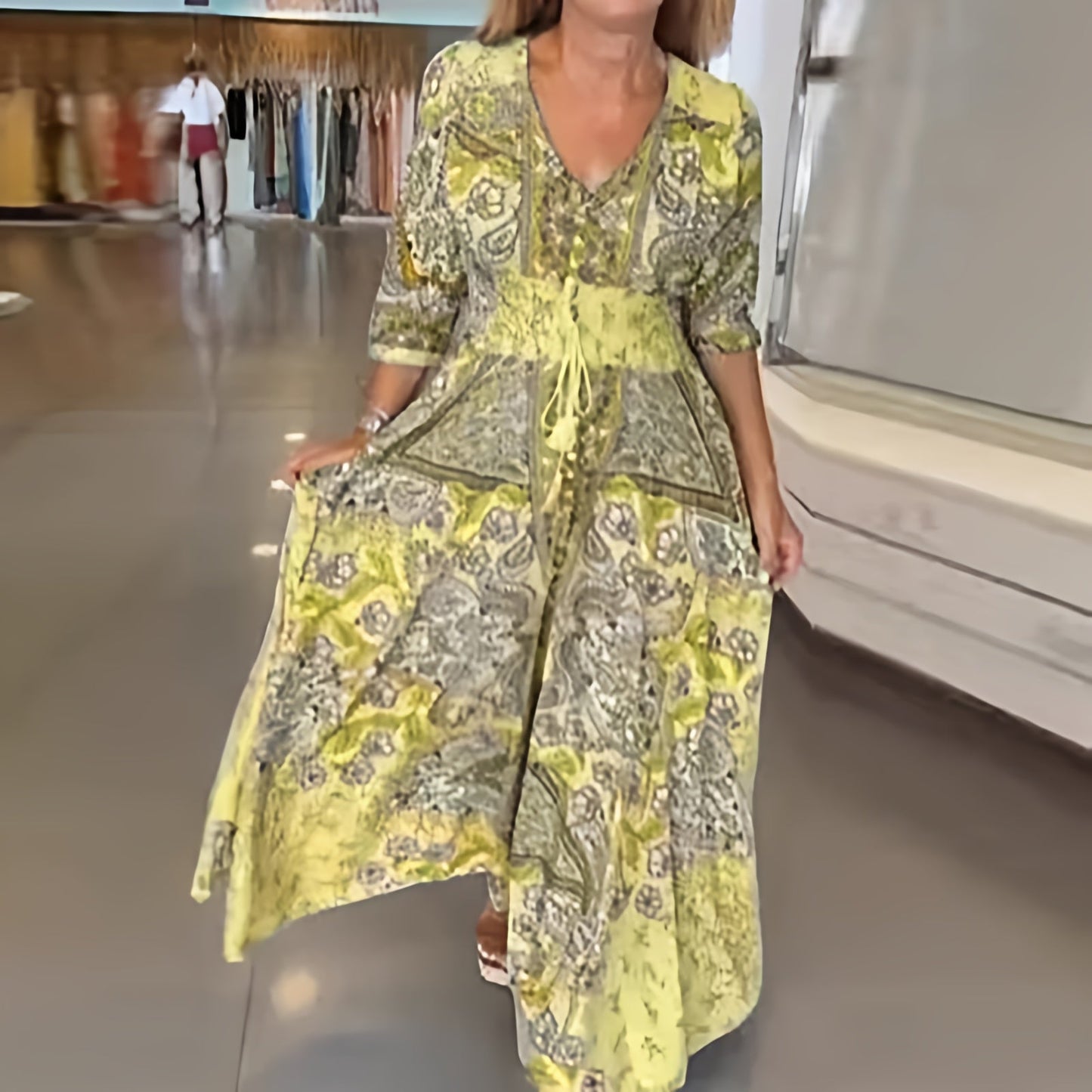 Elegantes Sommerkleid mit V-Ausschnitt
