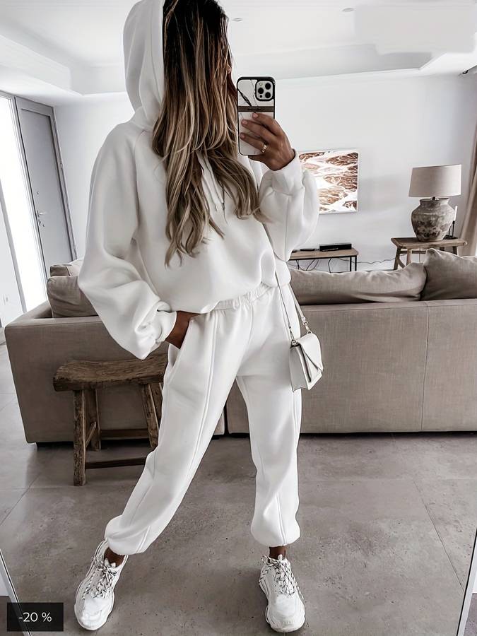 Karina - Stylisches Set aus übergroßem Kapuzenpulli und Jogginghose für Frauen