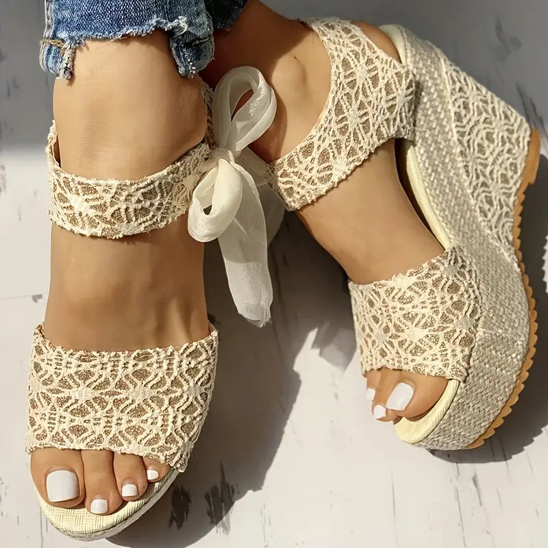 Helena - Stilvolle Keilabsatz-Sandalen mit feiner Schleife für die moderne Frau