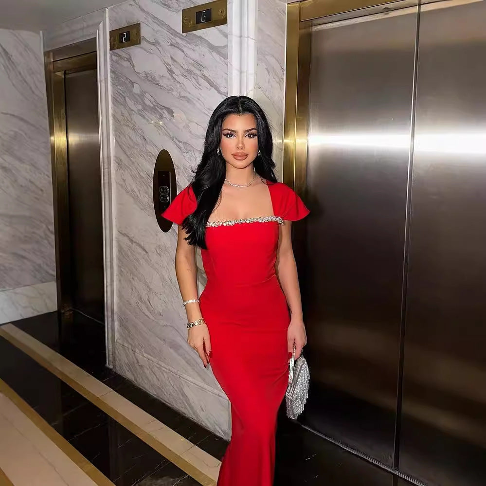 Adriana - Langes tailliertes Kleid mit glänzendem Detail