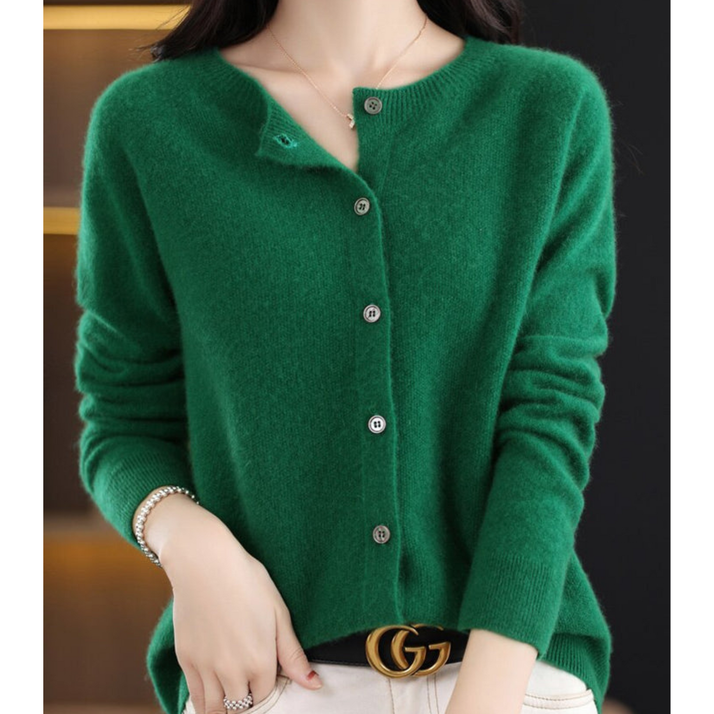 Luxuriöse Damen Strickjacke aus 100% Merinowolle mit O-Ausschnitt und Cashmere Touch