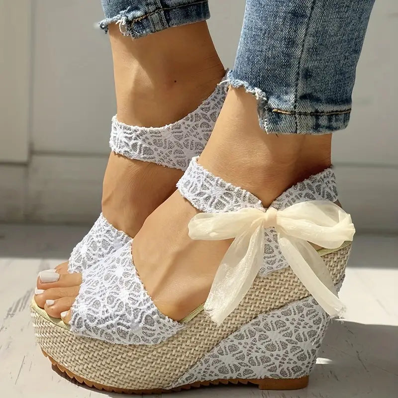 Helena - Stilvolle Keilabsatz-Sandalen mit feiner Schleife für die moderne Frau