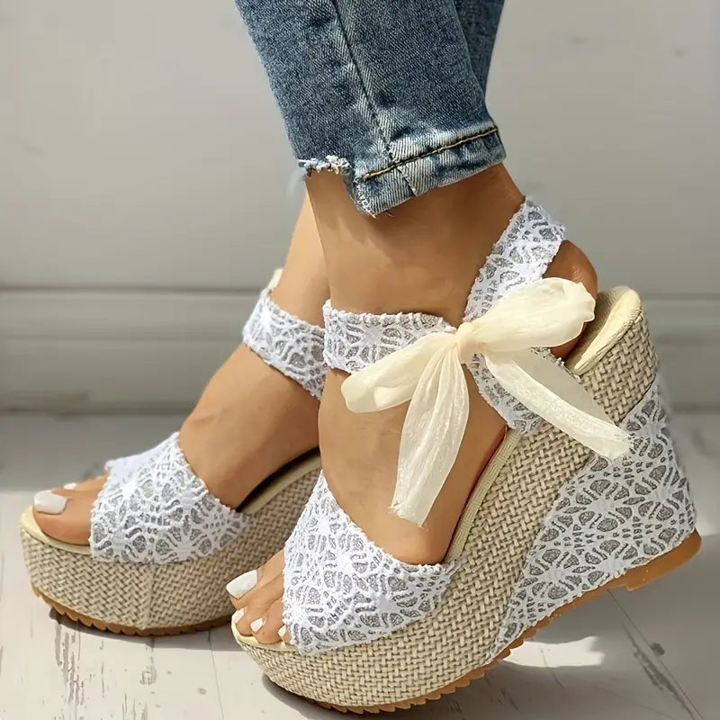 Helena - Stilvolle Keilabsatz-Sandalen mit feiner Schleife für die moderne Frau