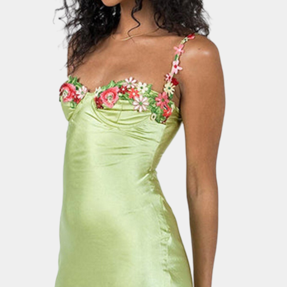 Schickes und raffiniertes Damenkleid