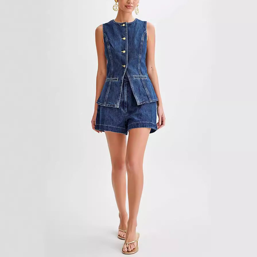 Valentina | Lässiges Denim-Outfit: ärmellose Weste und Shorts