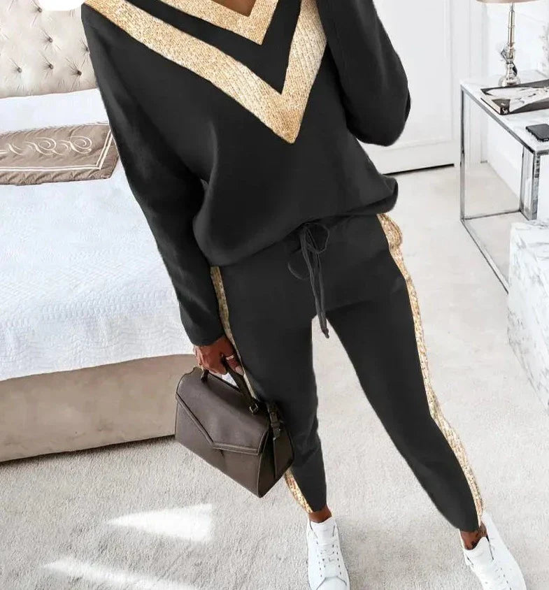Schicker schwarzer Jogginganzug mit eleganten goldenen Akzenten für Frauen