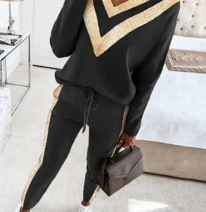 Schicker schwarzer Jogginganzug mit eleganten goldenen Akzenten für Frauen