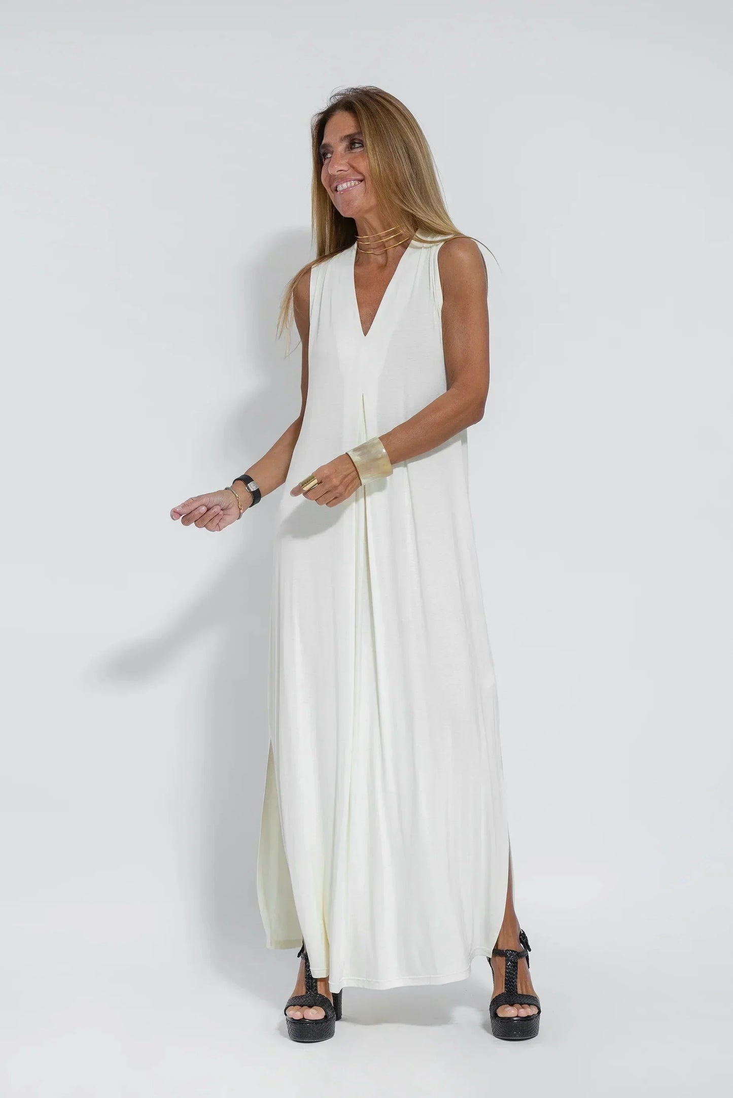 Adelina | Lockeres Maxikleid mit V-Ausschnitt und Seitenschlitz