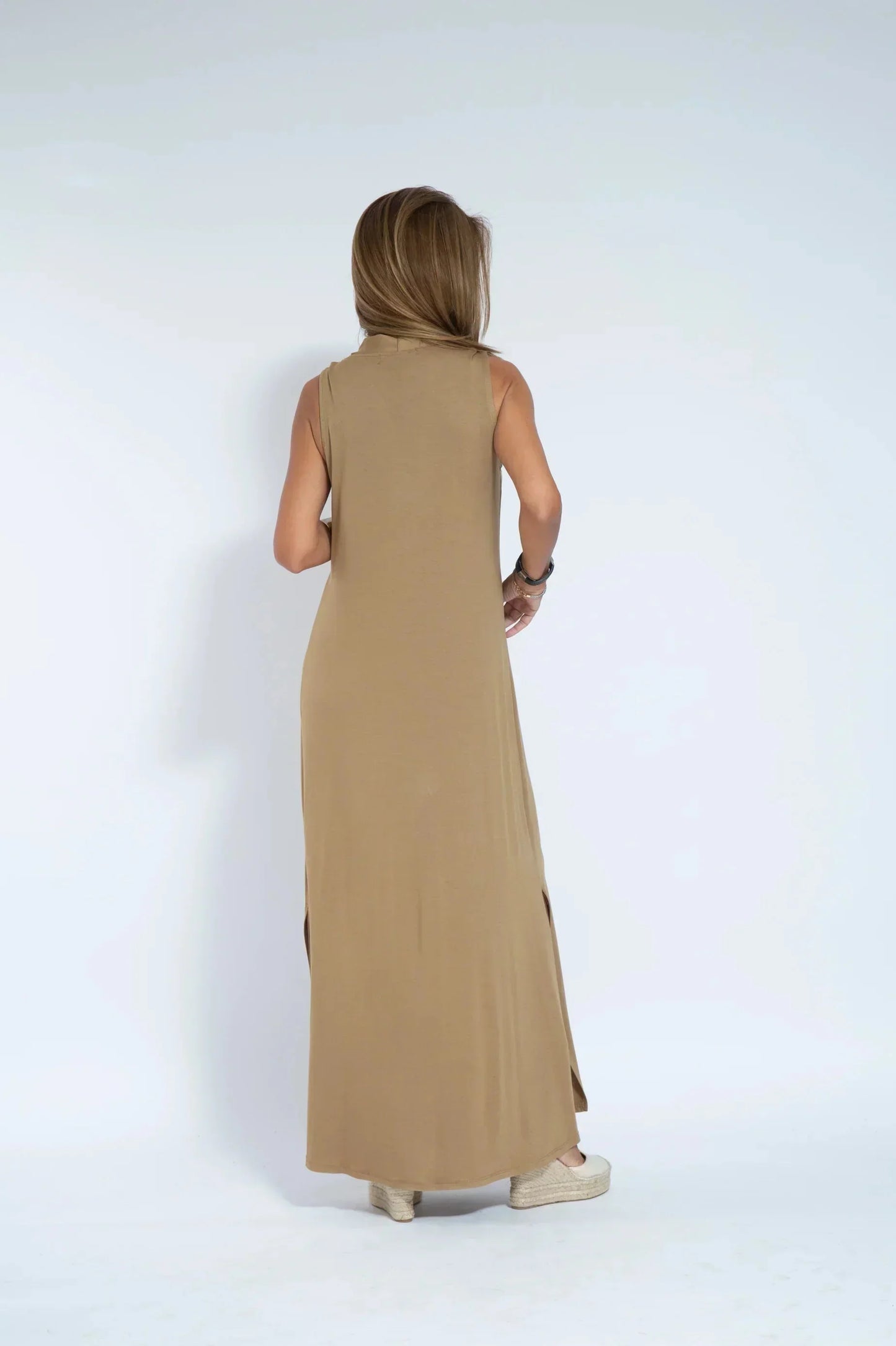 Adelina | Lockeres Maxikleid mit V-Ausschnitt und Seitenschlitz
