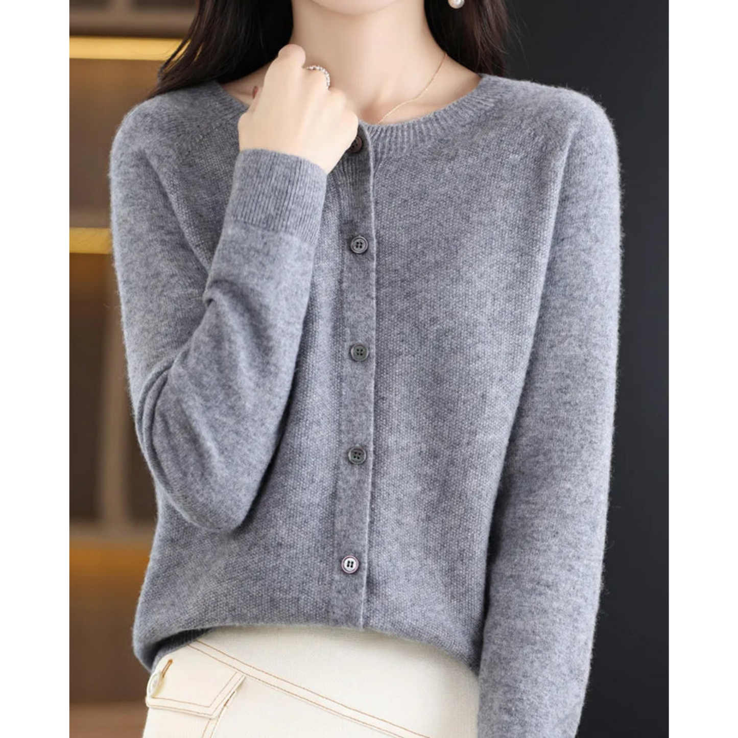 Luxuriöse Damen Strickjacke aus 100% Merinowolle mit O-Ausschnitt und Cashmere Touch