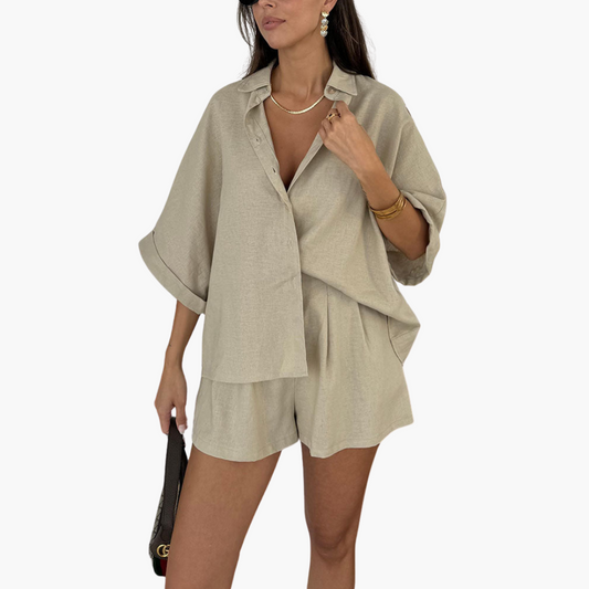 Zweiteiliges Set - Damenbluse und Shorts für Sommertage