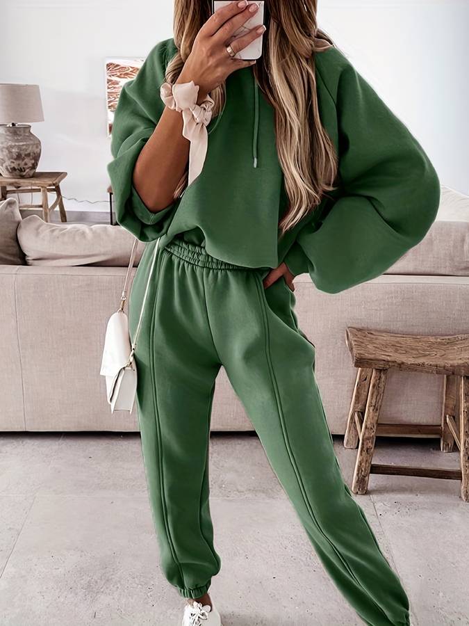 Karina - Stylisches Set aus übergroßem Kapuzenpulli und Jogginghose für Frauen