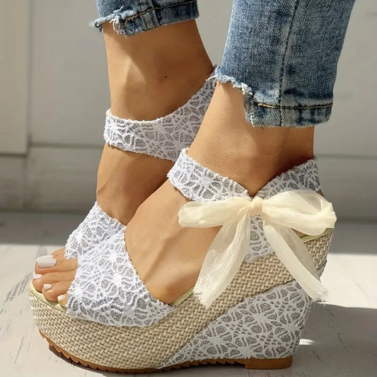 Helena - Stilvolle Keilabsatz-Sandalen mit feiner Schleife für die moderne Frau