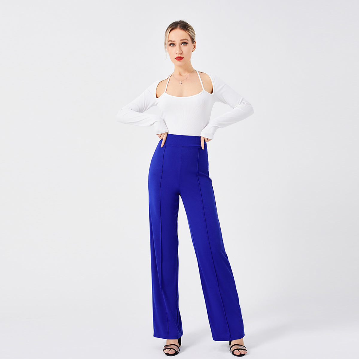 Carmen | Unifarbene Freizeithose mit schmaler Passform, hoher Leibhöhe und Schlaghose
