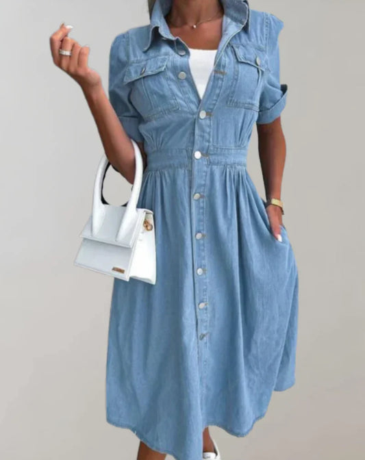 Grace | Denim-Kleid mit Polokragen und halben Ärmeln, mehreren Taschen und Knopfverschluss