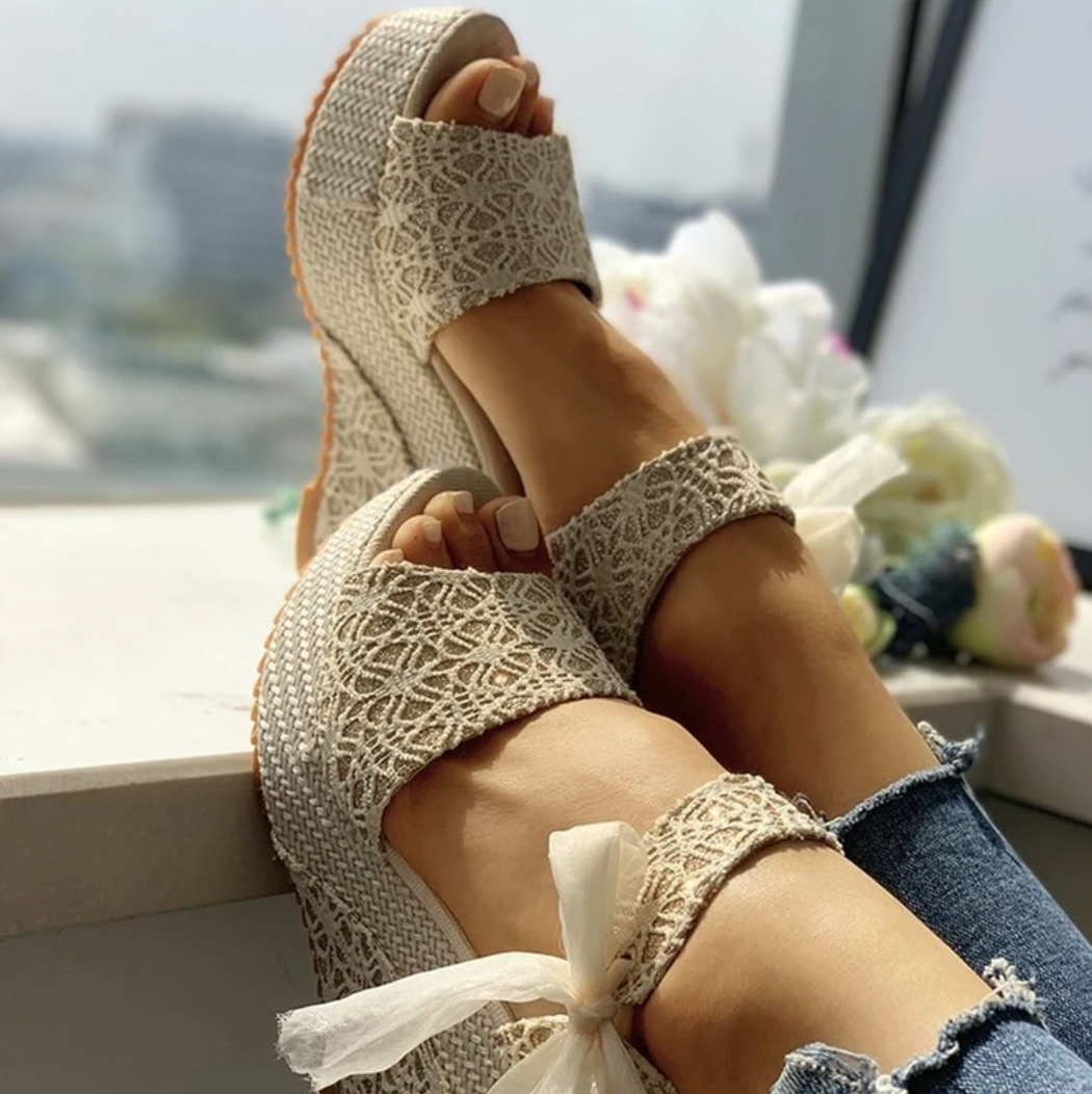 Lola - Elegante Sleehak Sandalen voor Vrouwen met Uitzonderlijk Comfort en Geweldige Details
