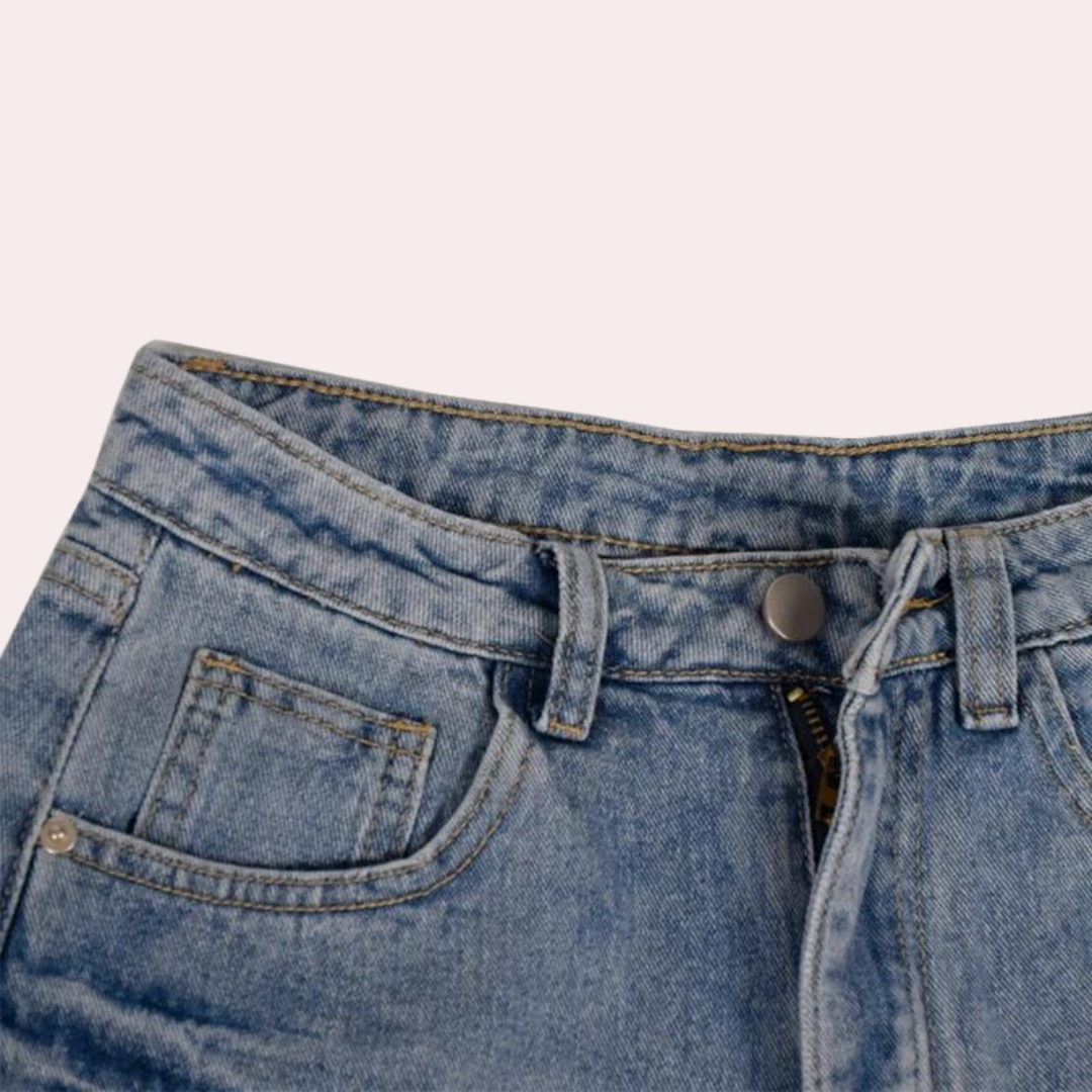 Entdecken Sie die modischen Denim-Shorts von Ondine für Frauen
