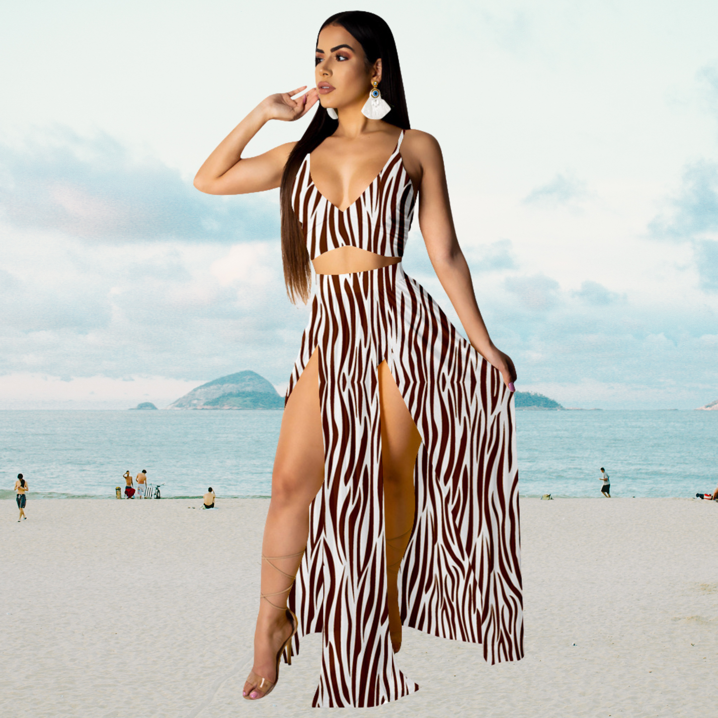 Amalia - Stylisches Sommer-Outfit mit Neckholder-Top und langem Rock mit Schlitzen