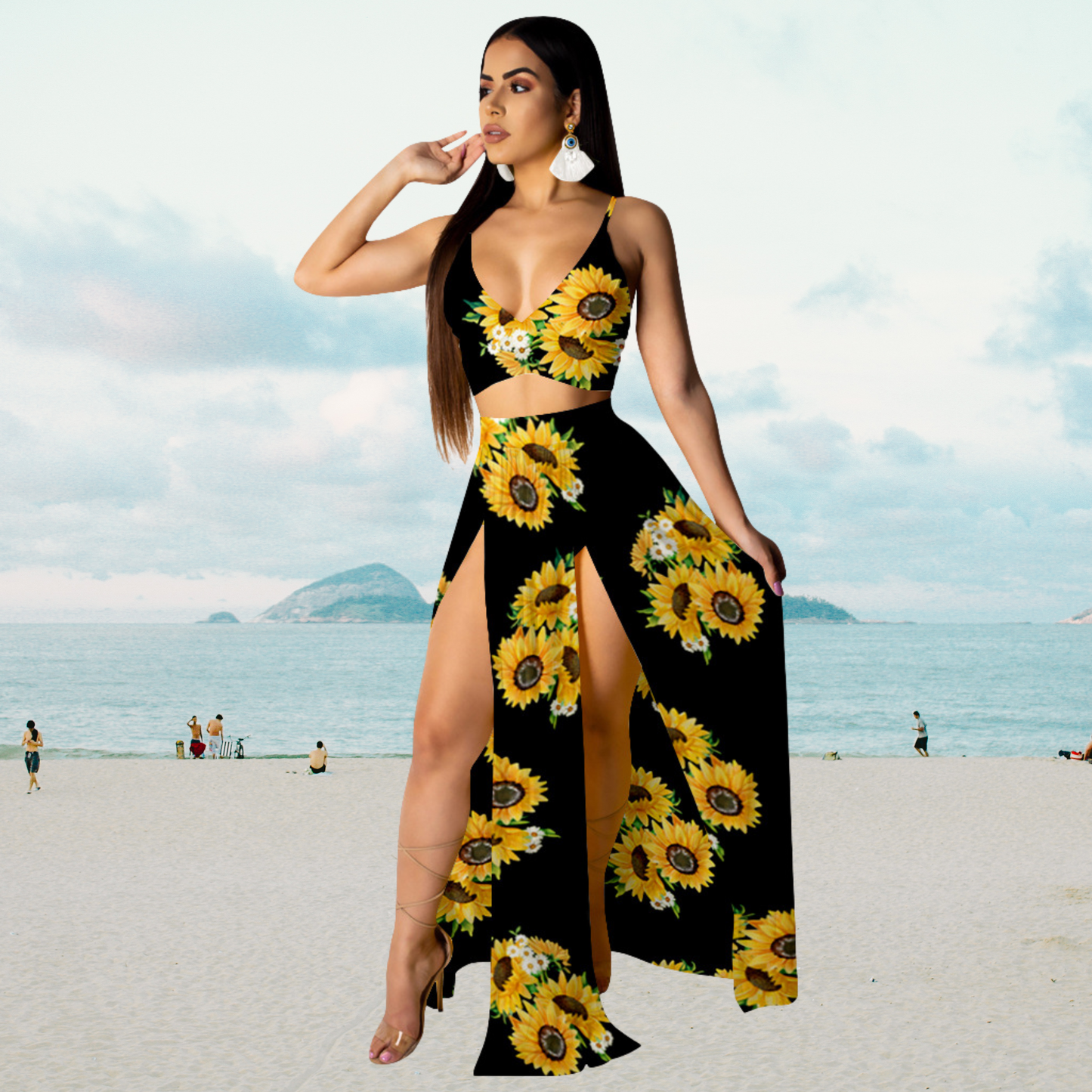 Amalia - Stylisches Sommer-Outfit mit Neckholder-Top und langem Rock mit Schlitzen
