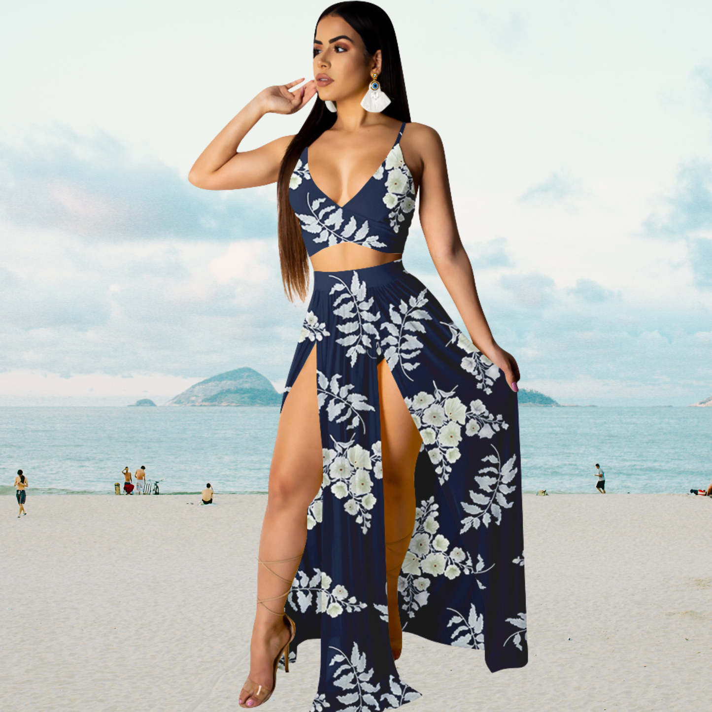 Amalia - Stylisches Sommer-Outfit mit Neckholder-Top und langem Rock mit Schlitzen