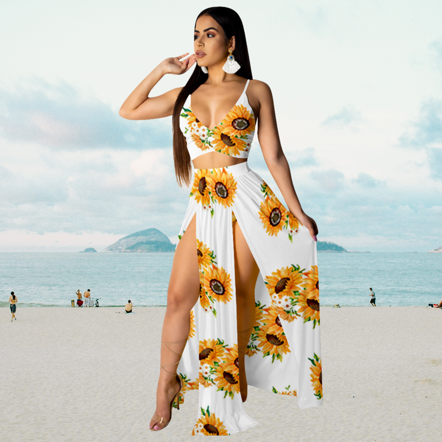 Amalia - Stylisches Sommer-Outfit mit Neckholder-Top und langem Rock mit Schlitzen