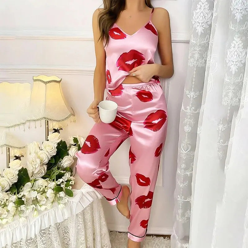Rhea - Luxus-Pyjama-Set aus Satin mit Lippendruck für Frauen