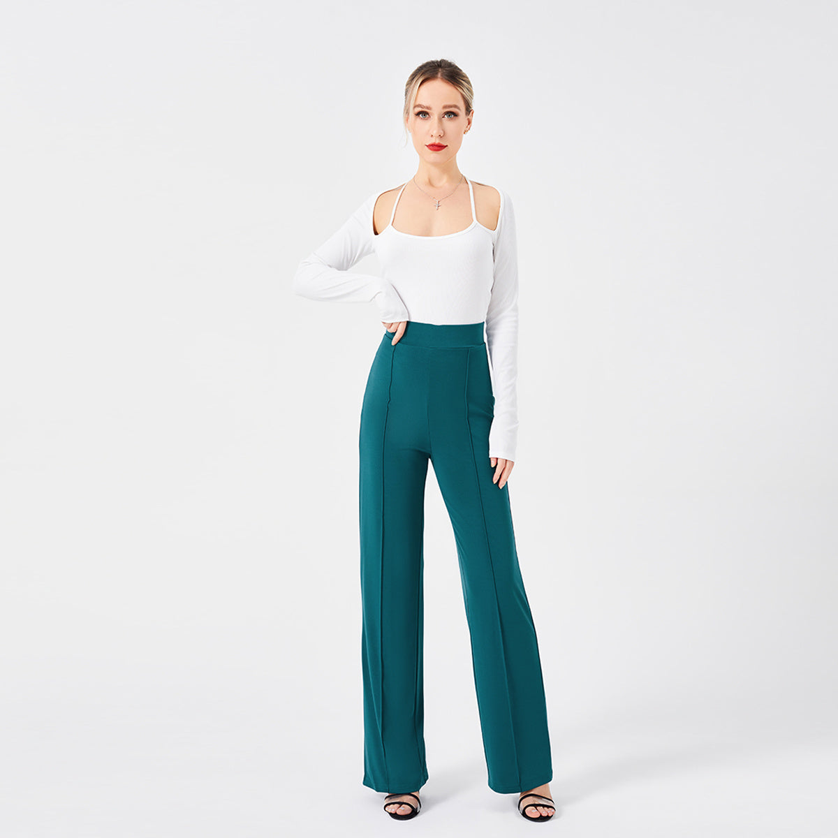 Carmen | Unifarbene Freizeithose mit schmaler Passform, hoher Leibhöhe und Schlaghose