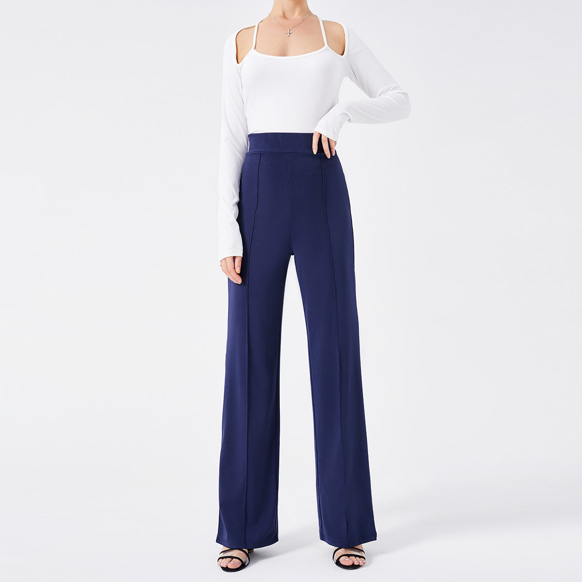 Carmen | Unifarbene Freizeithose mit schmaler Passform, hoher Leibhöhe und Schlaghose