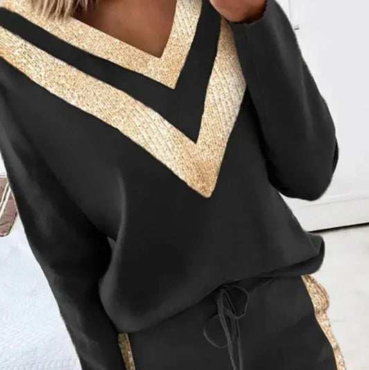 Schicker schwarzer Jogginganzug mit eleganten goldenen Akzenten für Frauen